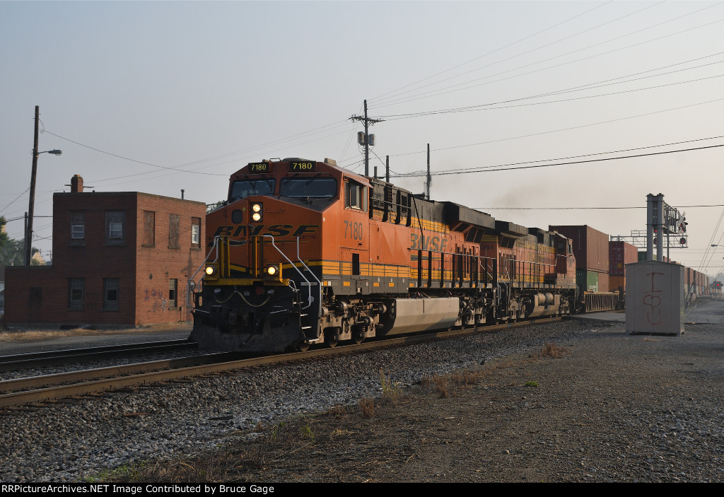 BNSF 7180